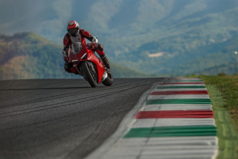 Screenshot №1 pro téma Ducati Panigale V4 2018 Sport Bike 480x320