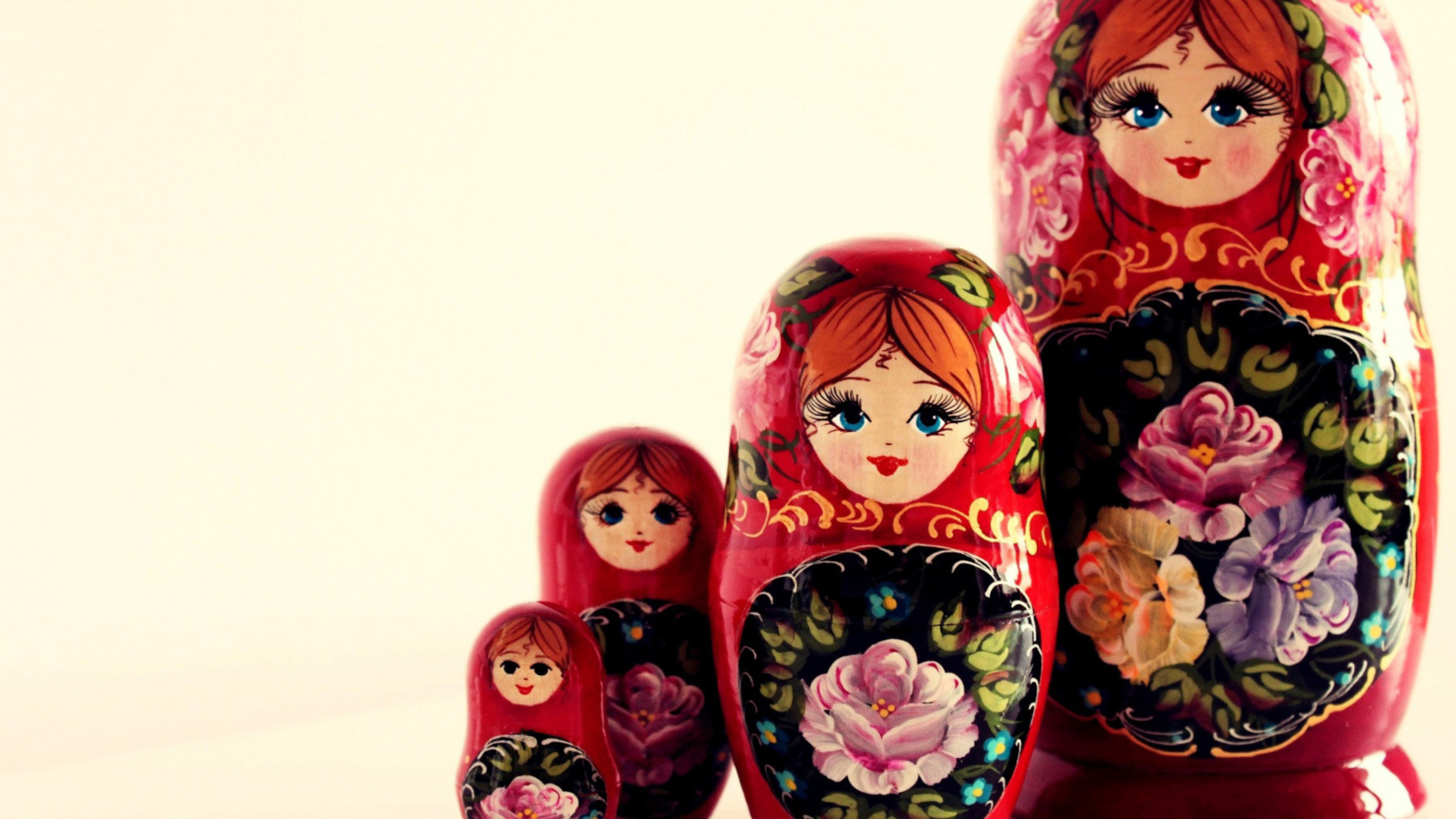 Fondo de pantalla Russian Dolls 1600x900