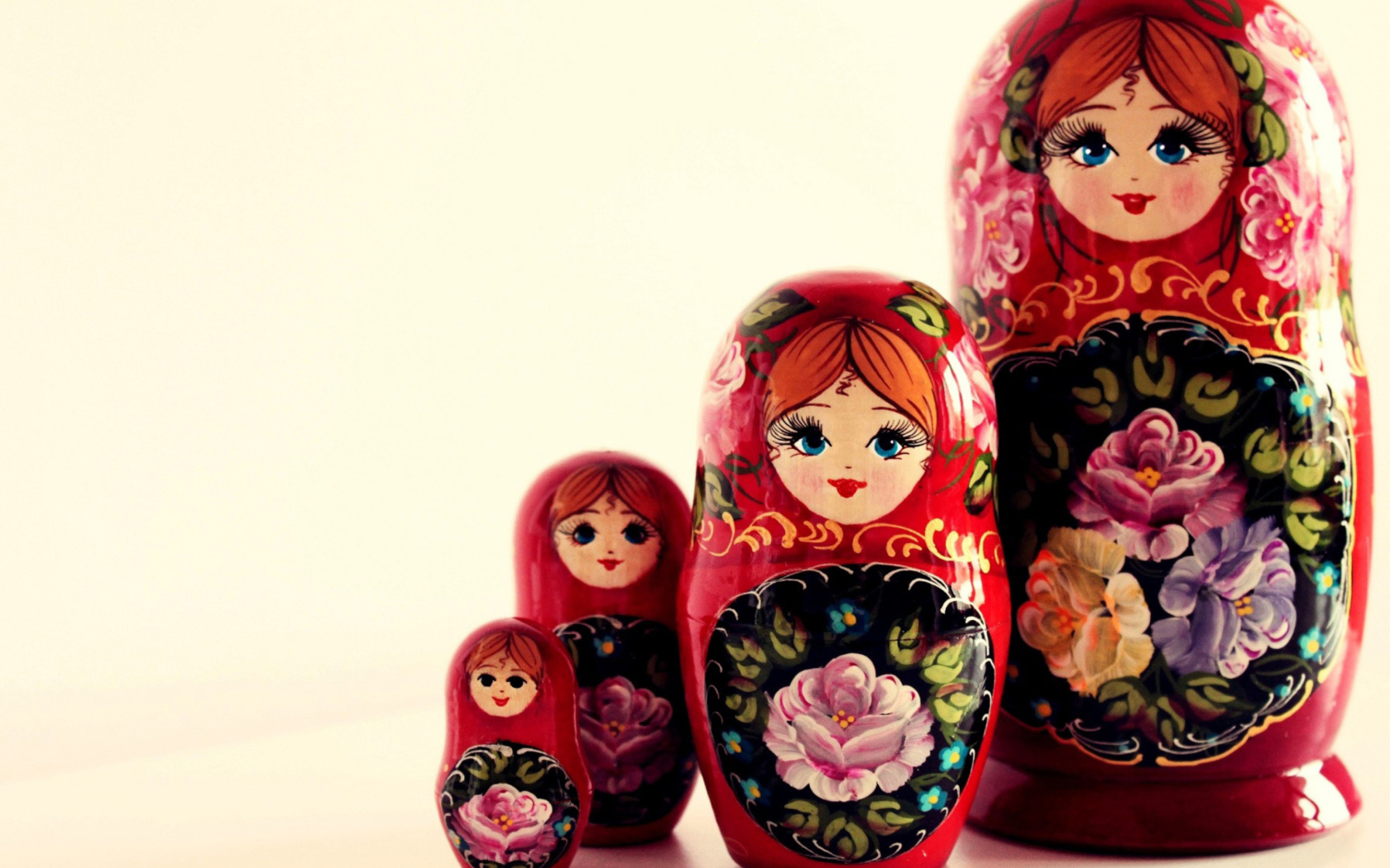 Screenshot №1 pro téma Russian Dolls 1680x1050