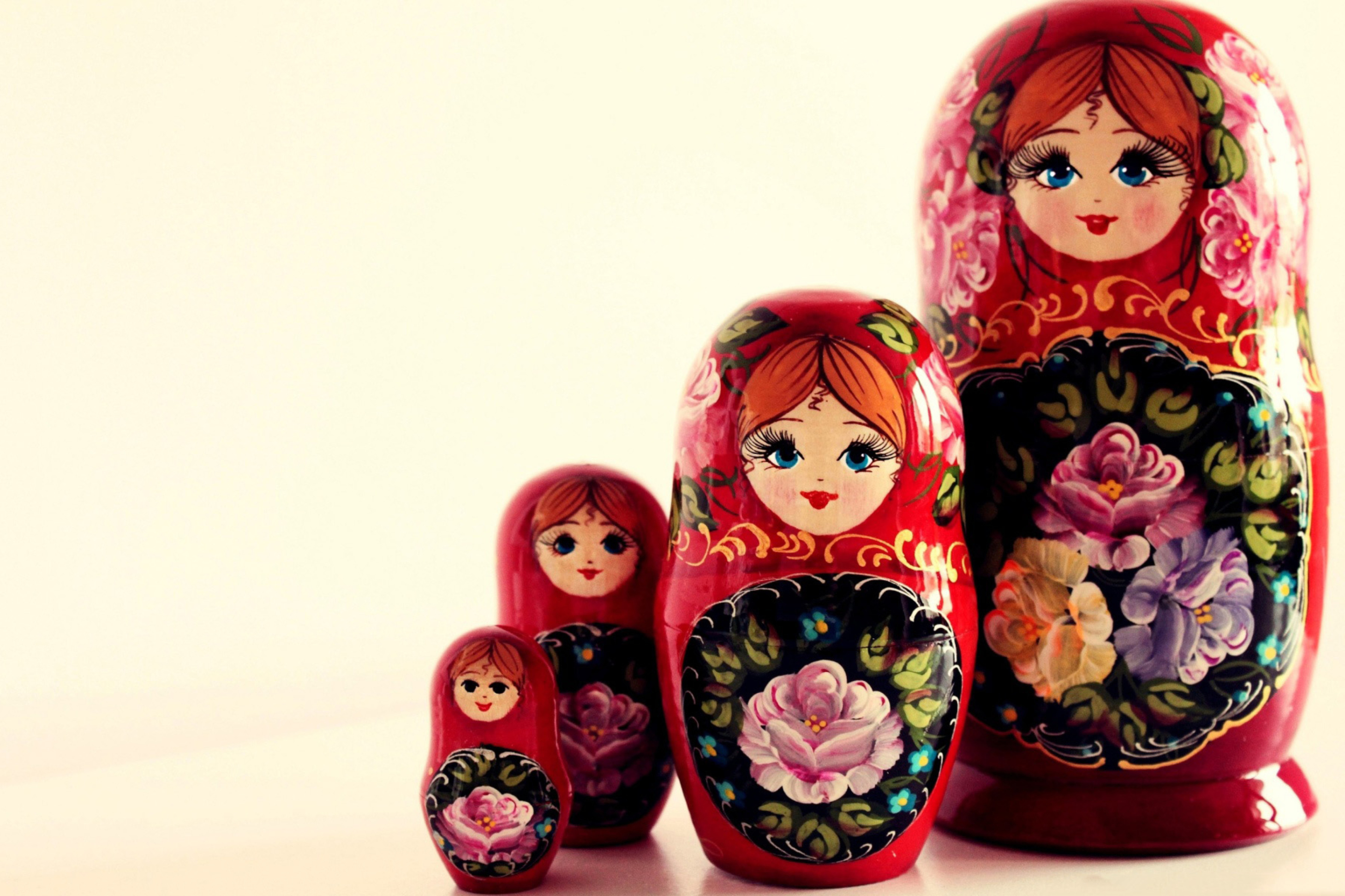 Das Russian Dolls Wallpaper 2880x1920