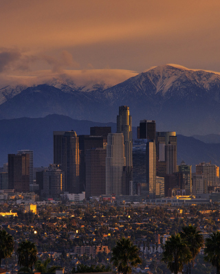 California Mountains And Los Angeles Skyscrappers - Obrázkek zdarma pro Nokia Lumia 928