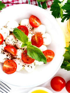 Fondo de pantalla Salat, basil, parsley, mozzarella, tomatoes 240x320