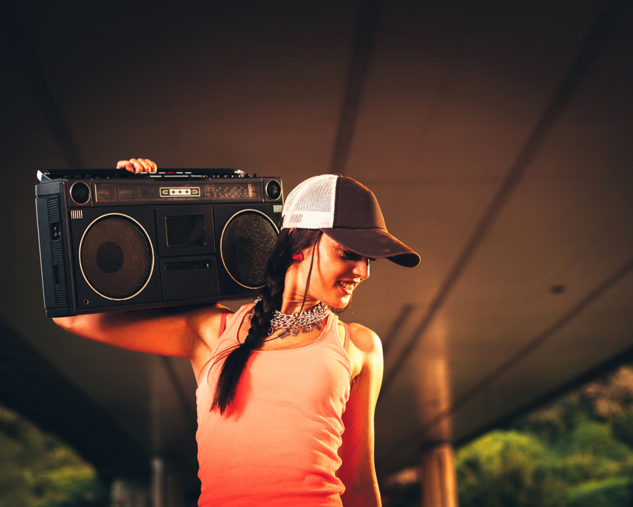 Обои Urban Hip Hop Girl 1280x1024