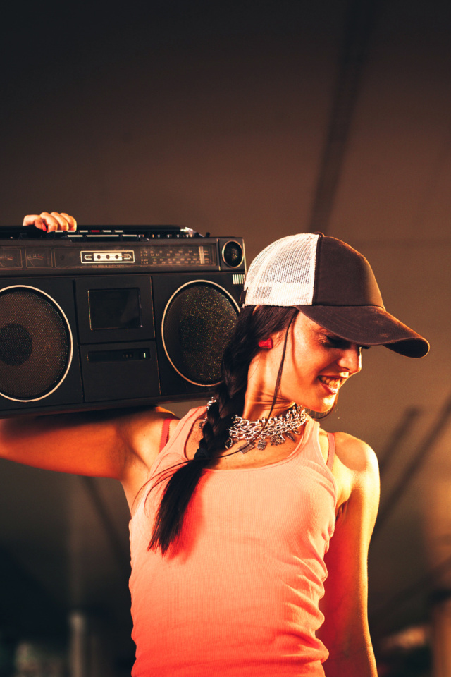 Das Urban Hip Hop Girl Wallpaper 640x960