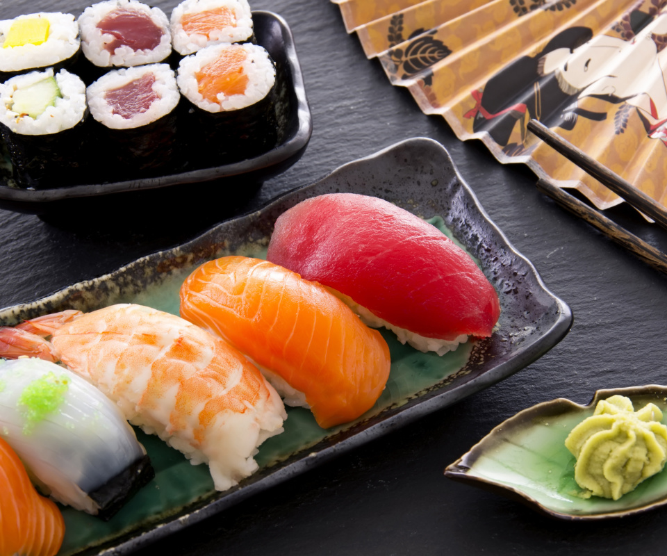 Обои Sushi with salmon, tuna and shrimp 960x800