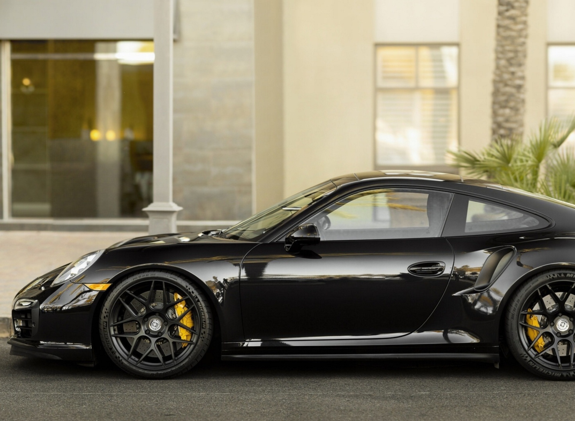 Fondo de pantalla Porsche 911 Turbo Black 1920x1408