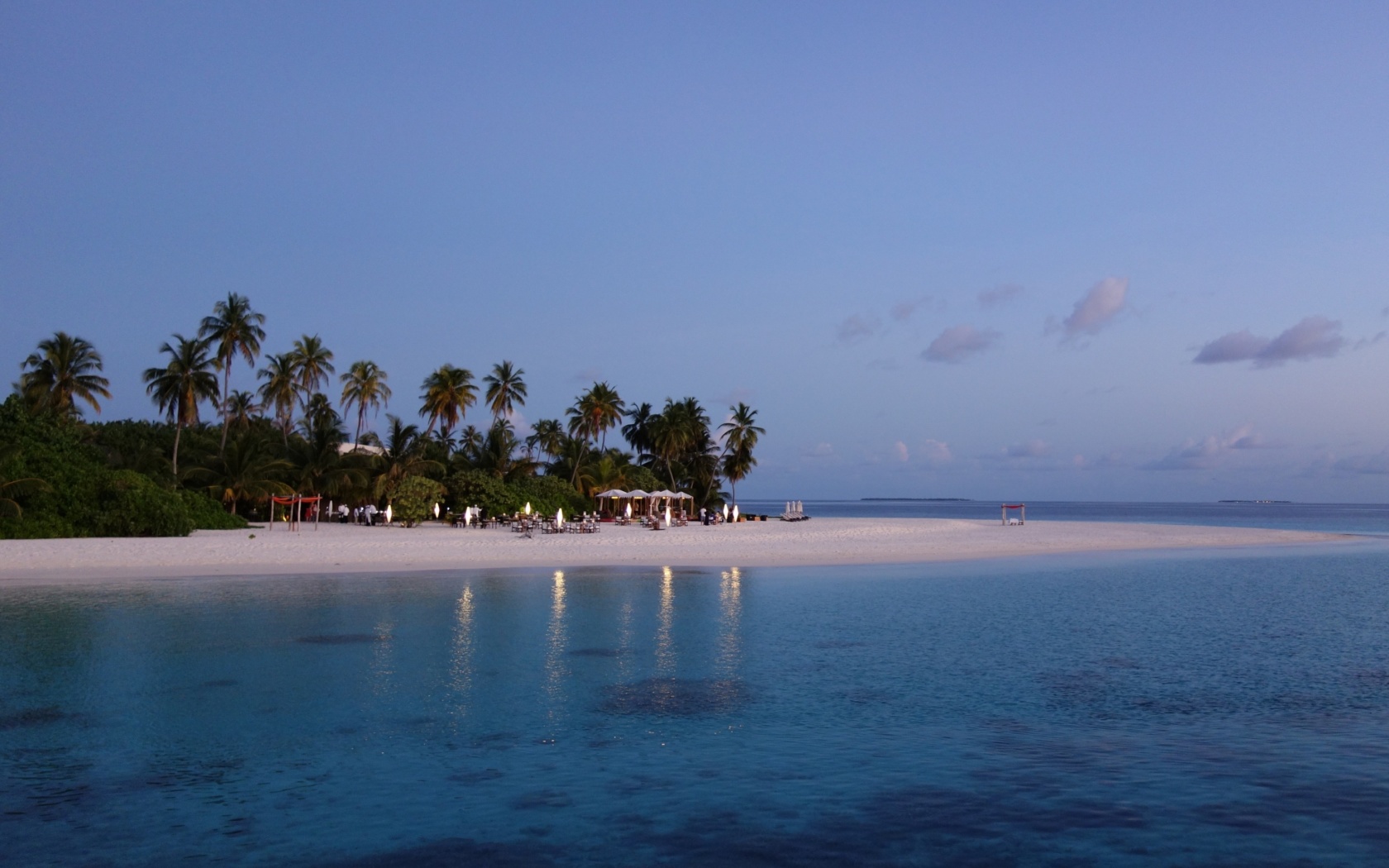 Обои Tropic Tree Hotel Maldives 1680x1050