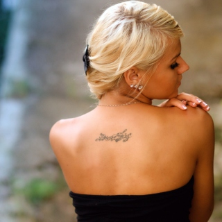 Girl With Tattoo - Obrázkek zdarma pro 1024x1024