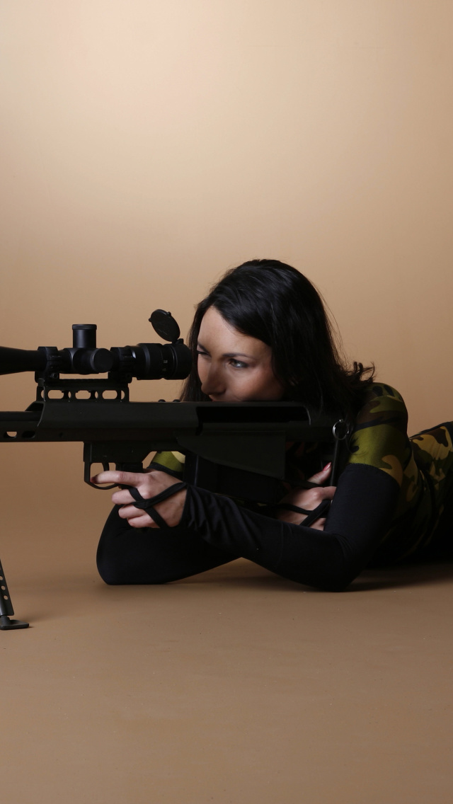 Das Army Girl in Costume Wallpaper 640x1136