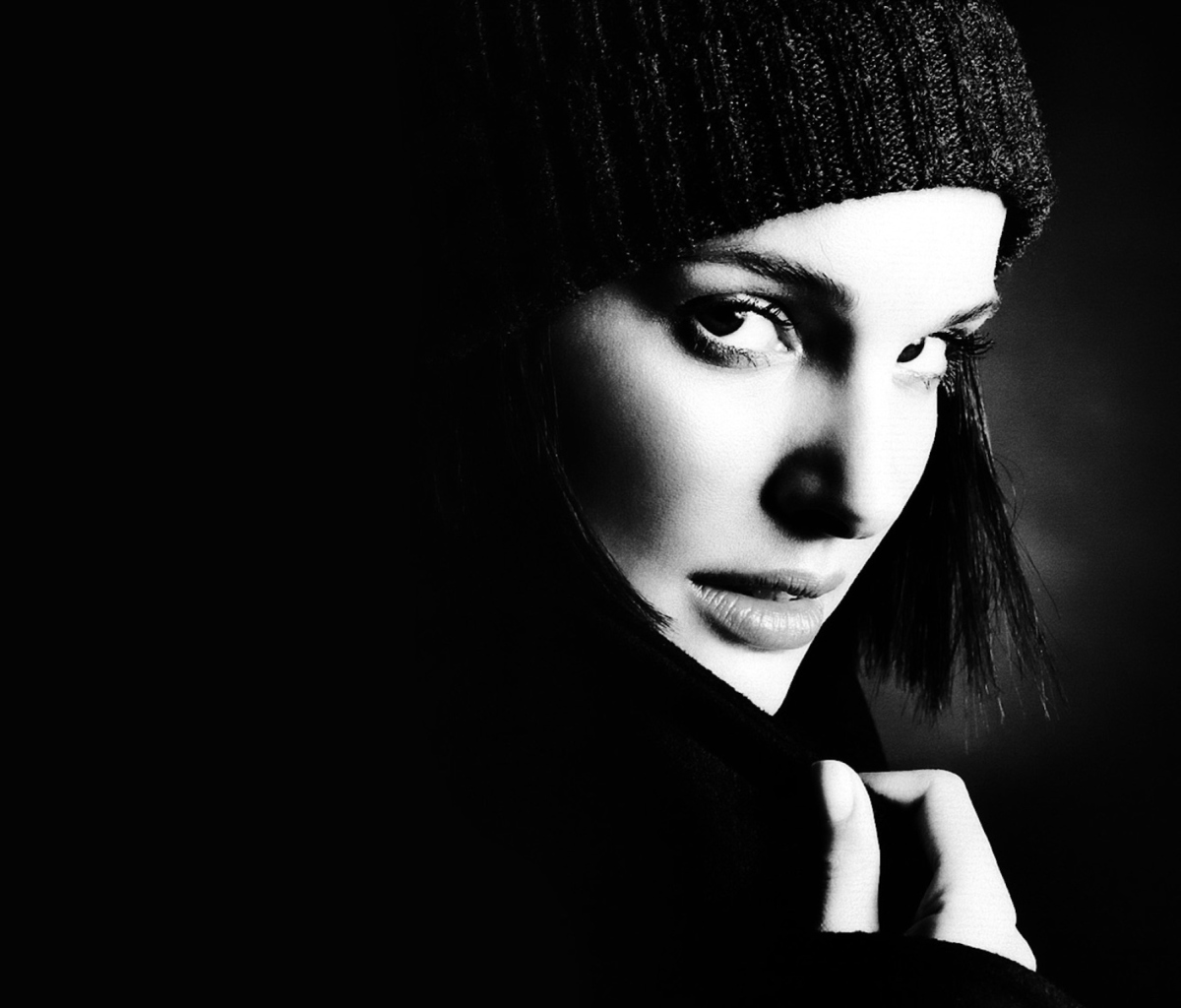 Natalie Portman Black And White wallpaper 1200x1024
