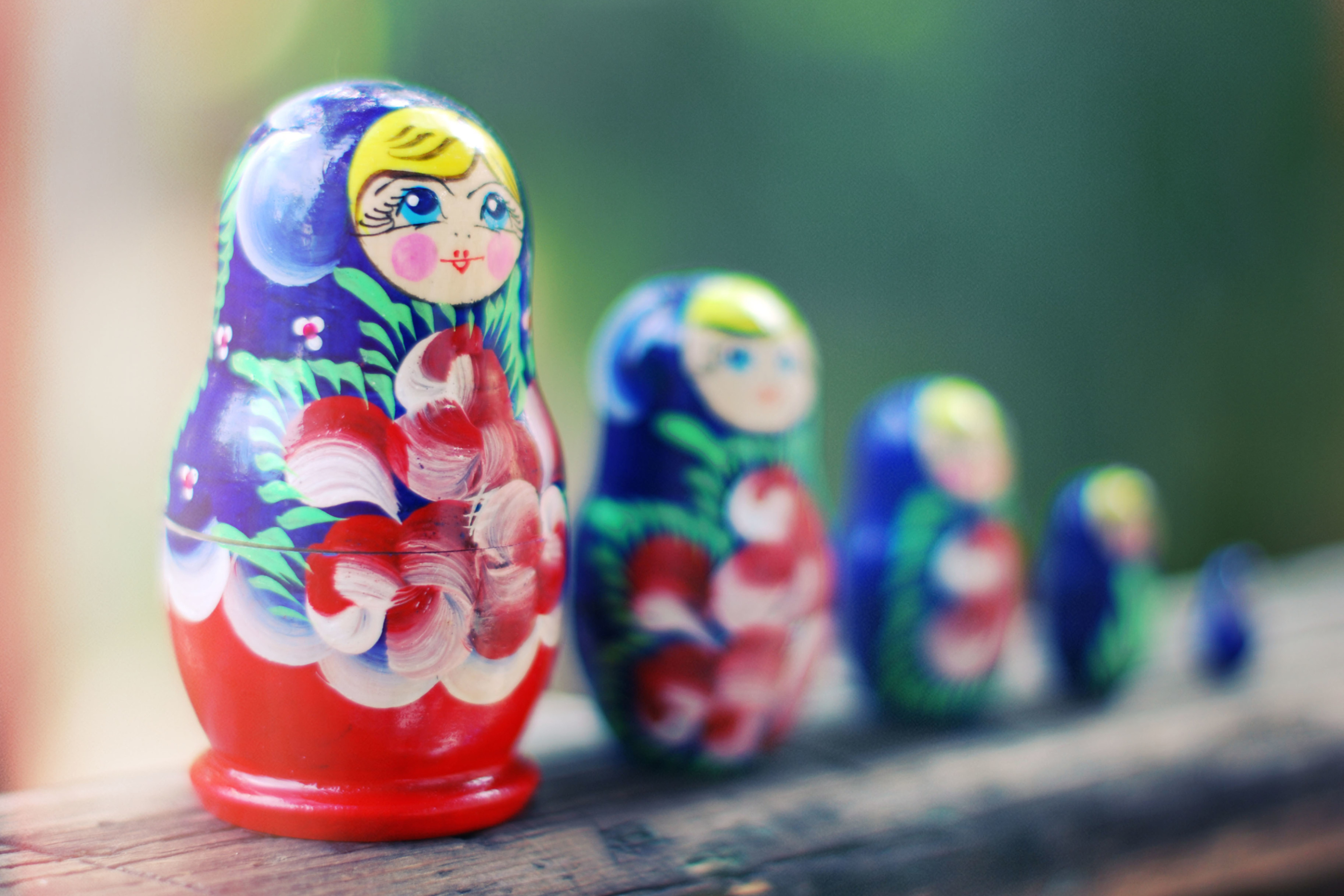 Fondo de pantalla Russian Dolls 2880x1920