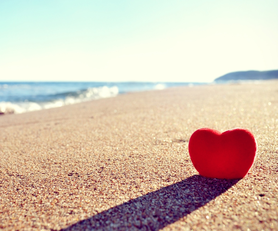 Heart Shadow On Sand screenshot #1 960x800