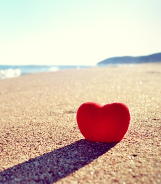 Heart Shadow On Sand - Obrázkek zdarma pro Nokia X2