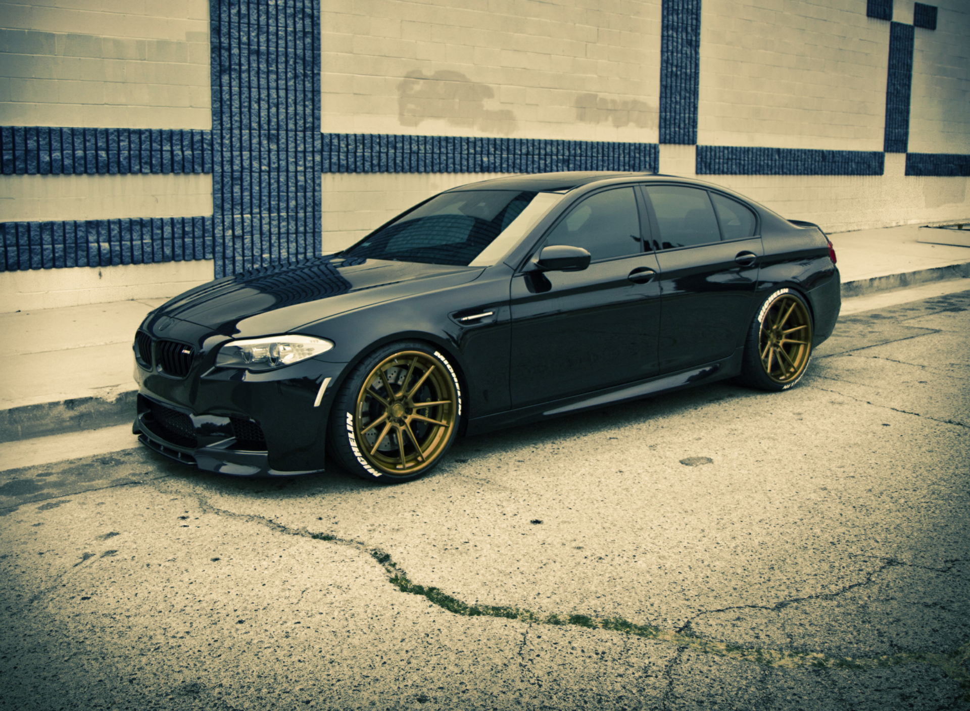 BMW M5 wallpaper 1920x1408