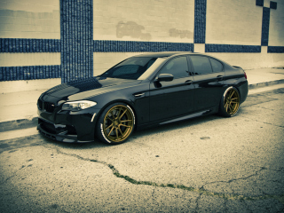 Screenshot №1 pro téma BMW M5 320x240