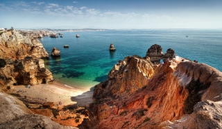 Beautiful Bay Behind Ocean Rocks - Fondos de pantalla gratis para 220x176