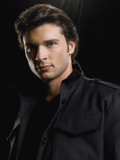 Обои Tom Welling 240x320