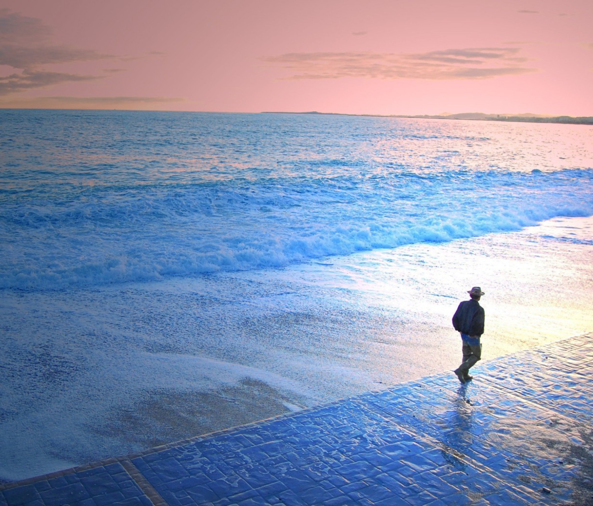 Man Walking By Beach screenshot #1 1200x1024