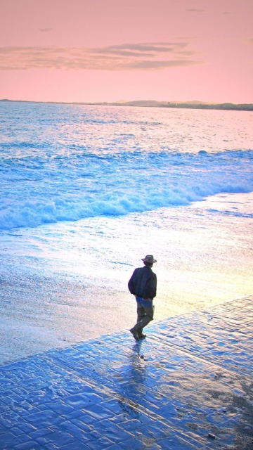 Sfondi Man Walking By Beach 360x640