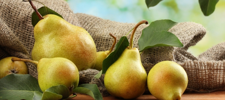 Screenshot №1 pro téma Fresh Pears With Leaves 720x320