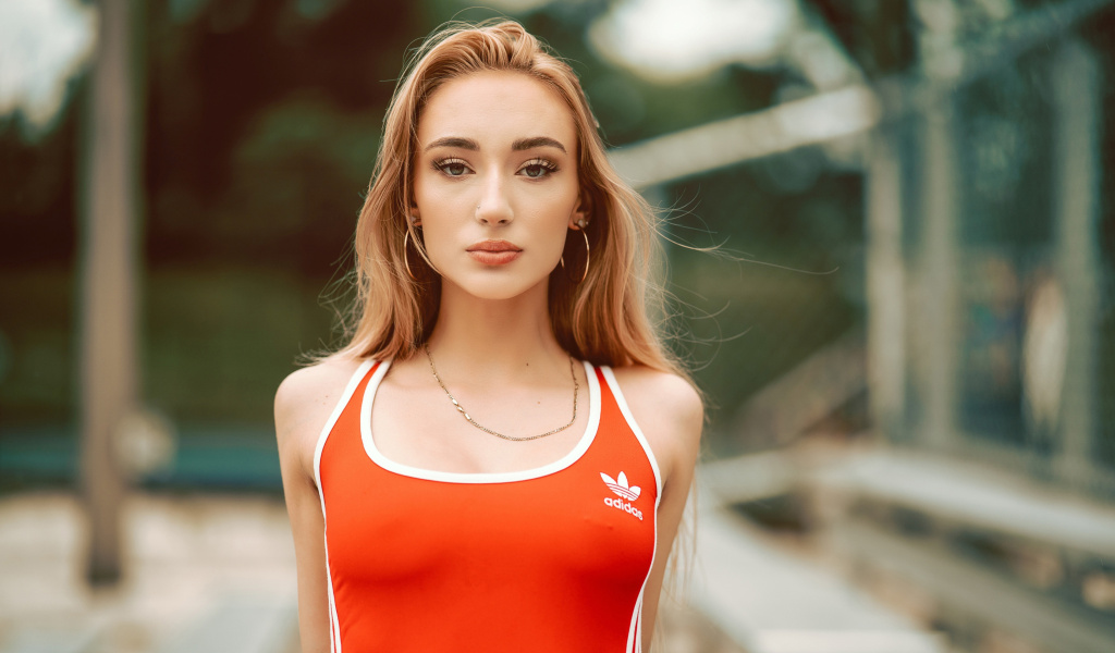 Обои Blonde in Adidas Bodysuit 1024x600