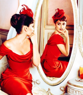 Penelope Cruz In Little Red Dress - Obrázkek zdarma pro 176x220