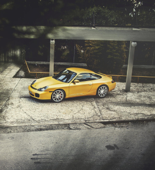 Kostenloses Yellow Porsche Carrera Wallpaper für 1024x1024