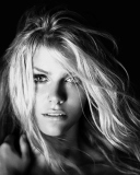 Screenshot №1 pro téma Brooklyn Decker Monochrome Portrait 128x160