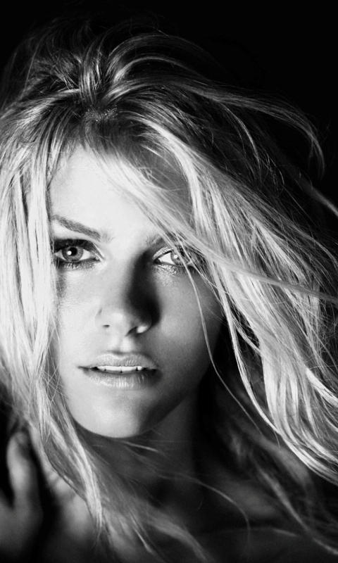 Screenshot №1 pro téma Brooklyn Decker Monochrome Portrait 480x800