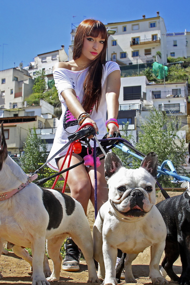 Screenshot №1 pro téma Girl Walking With Bulldogs 640x960