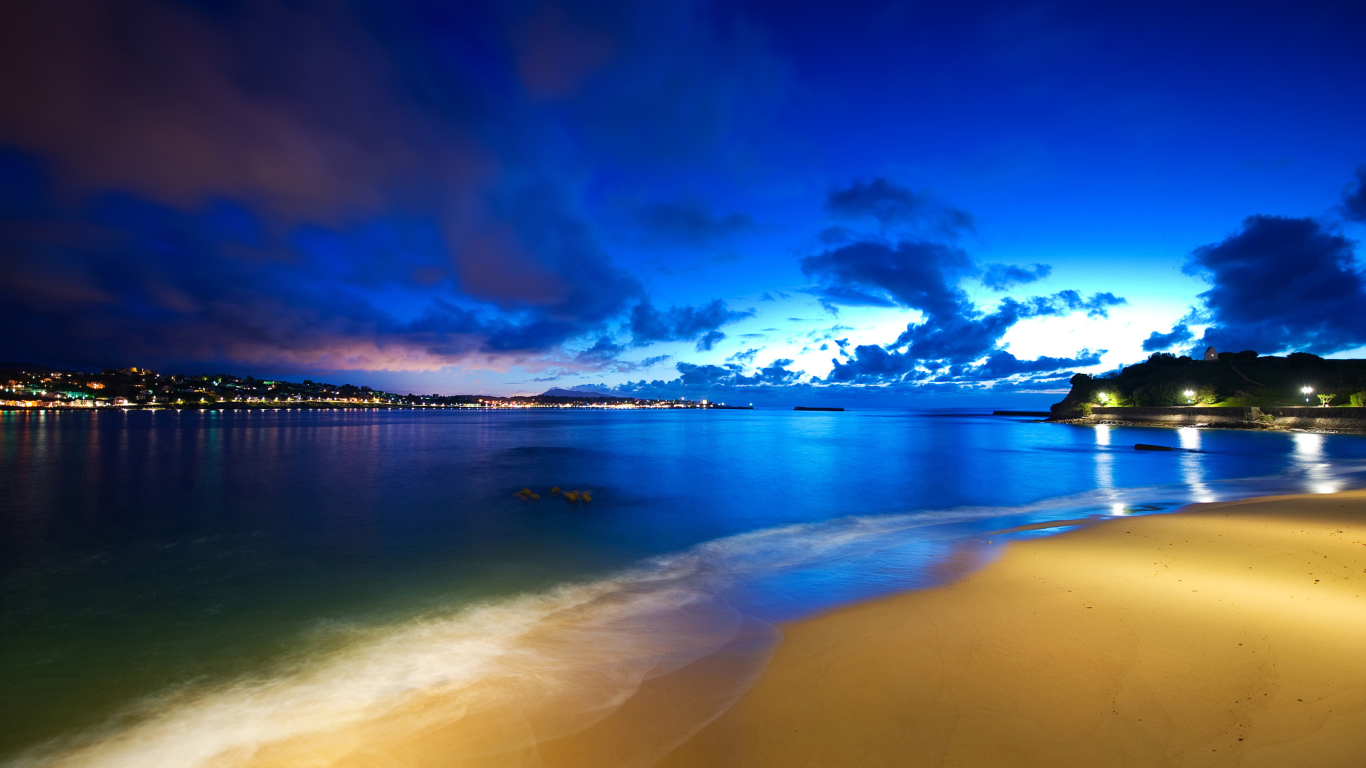 Screenshot №1 pro téma Night Beach 1366x768