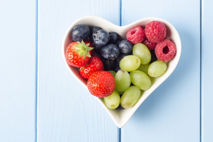 Fondo de pantalla Love Fruit And Berries