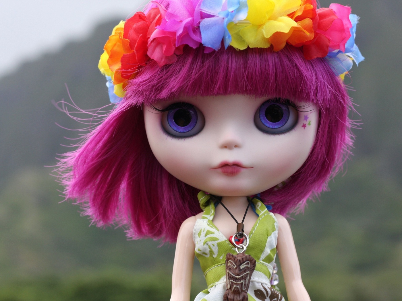 Das Doll With Pink Hair And Blue Eyes Wallpaper 1400x1050