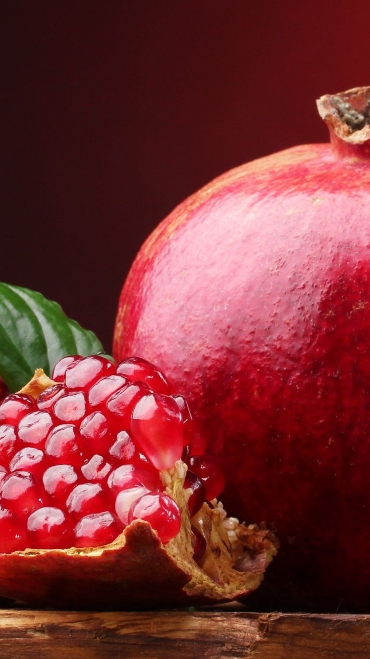 Das Ripe fruit pomegranate Wallpaper 750x1334