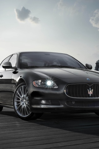 Das Maserati Quattroporte Wallpaper 320x480