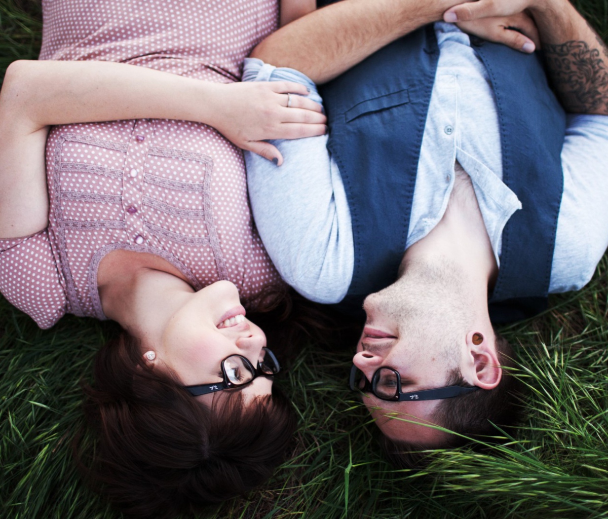 Nice Couple In Glasses screenshot #1 1200x1024