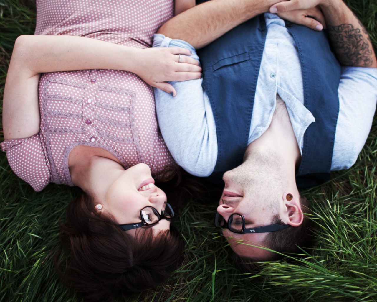 Sfondi Nice Couple In Glasses 1280x1024