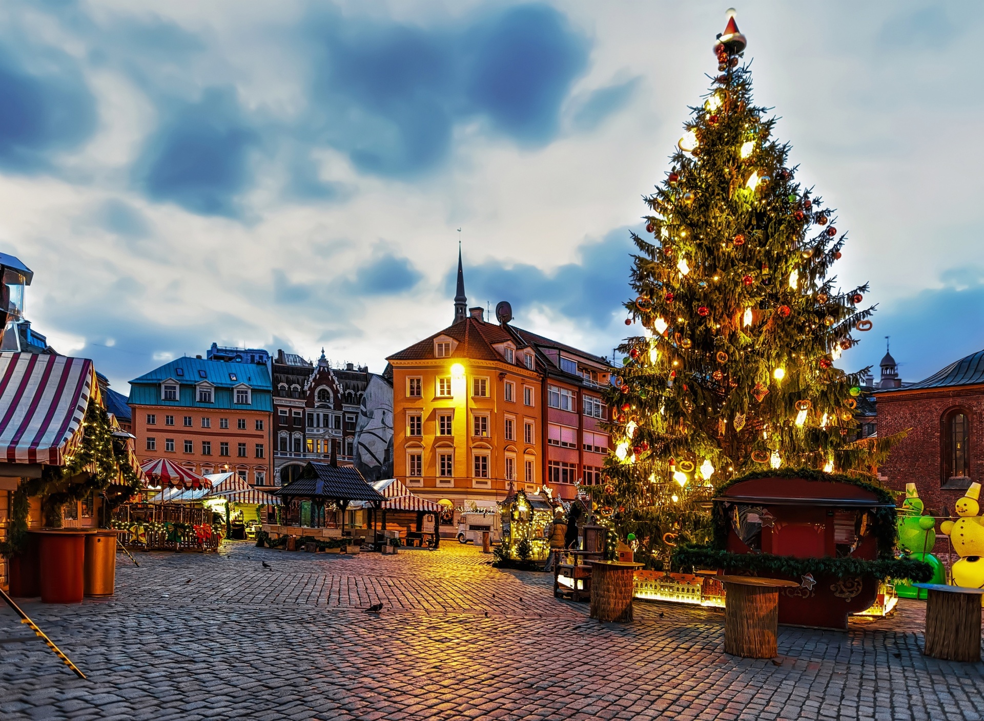 Обои Riga Christmas Market 1920x1408