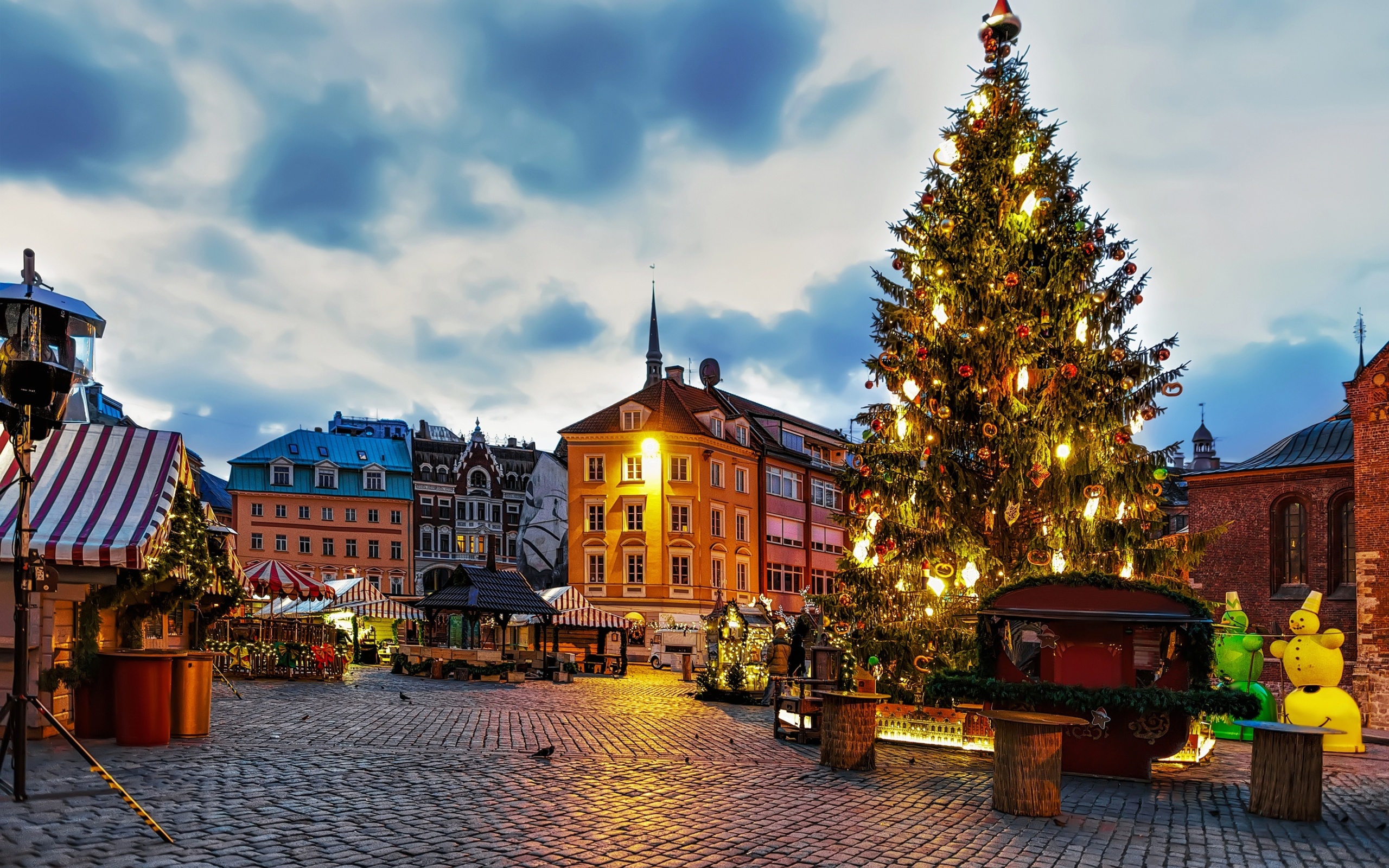 Riga Christmas Market wallpaper 2560x1600