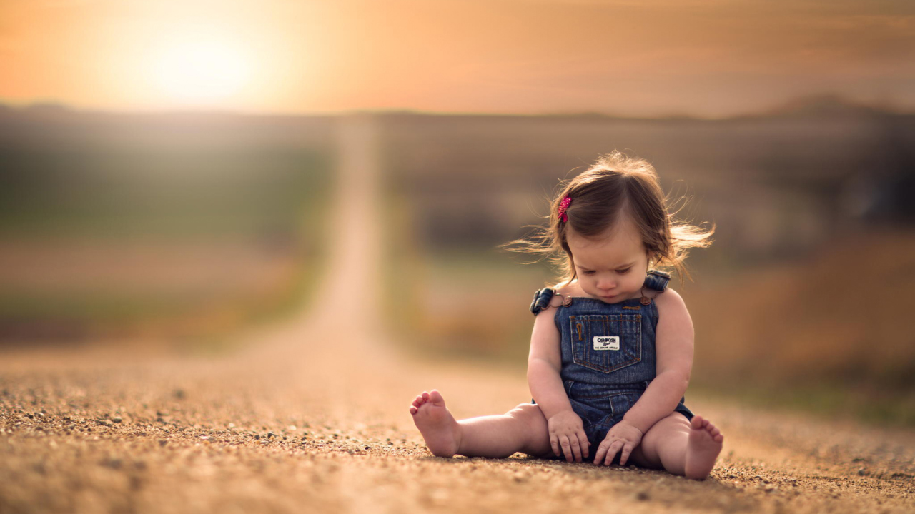 Grumpy Child On Road wallpaper 1280x720