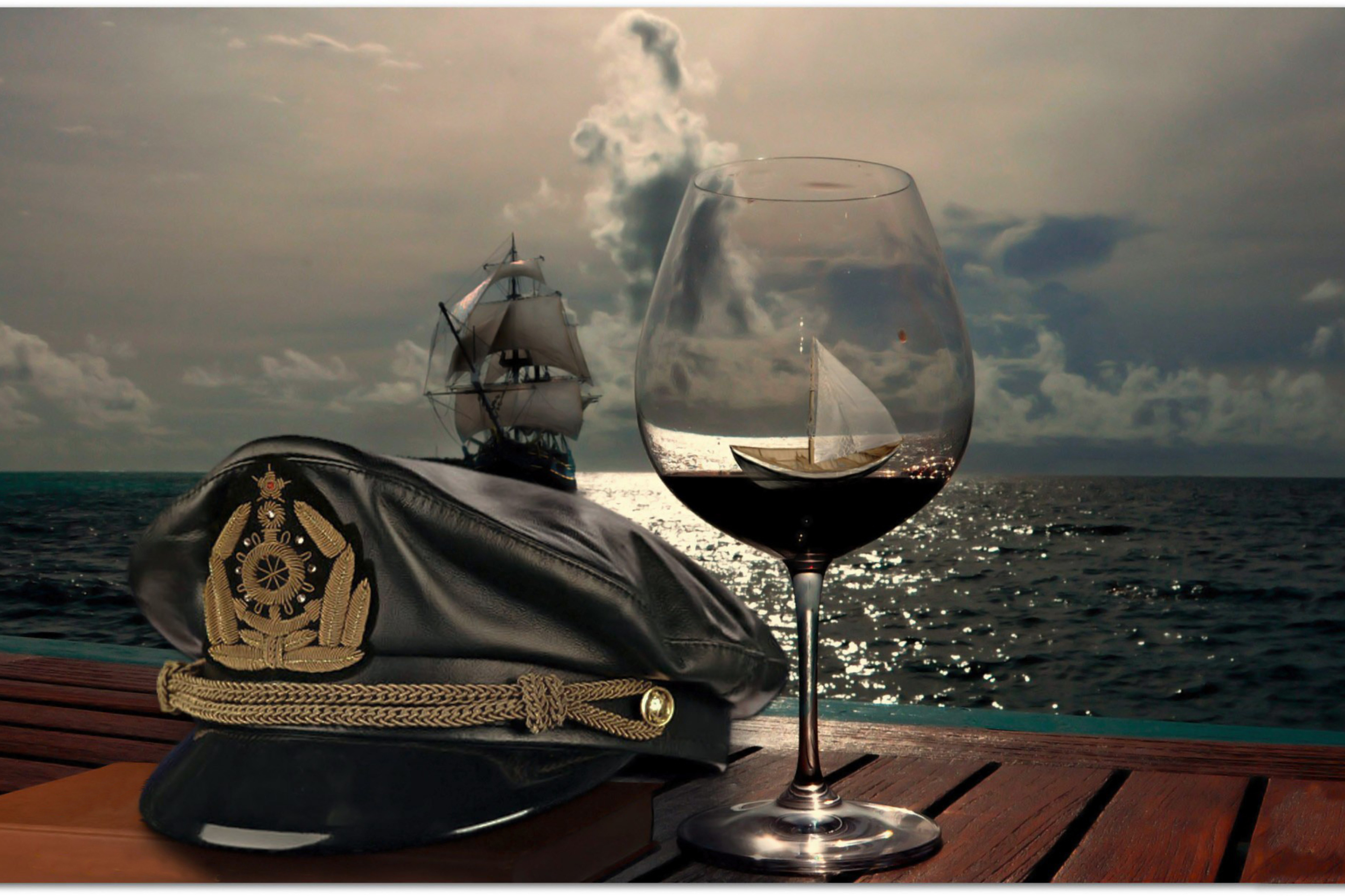 Обои Ships In Sea And In Wine Glass 2880x1920