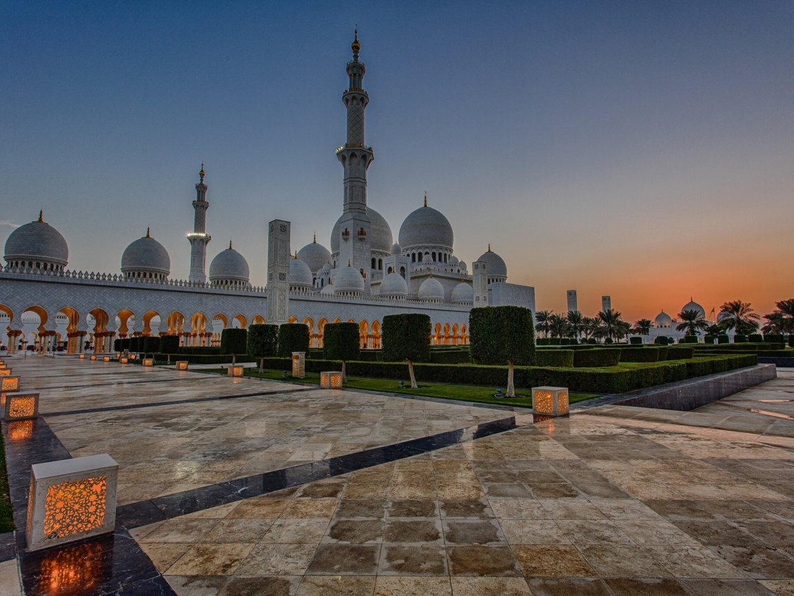 Sheikh Zayed Grand Mosque in Abu Dhabi wallpaper 1152x864