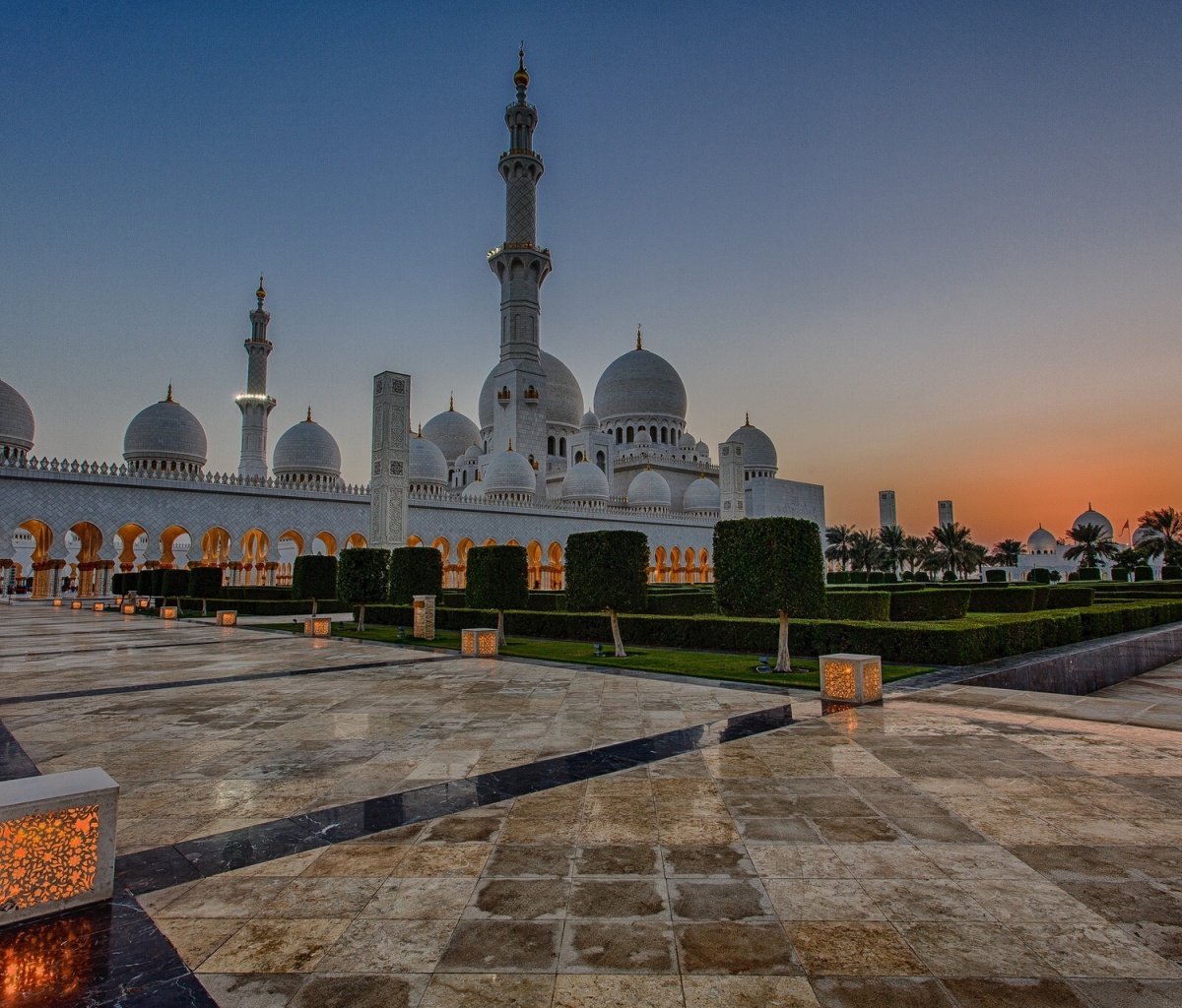 Sheikh Zayed Grand Mosque in Abu Dhabi wallpaper 1200x1024