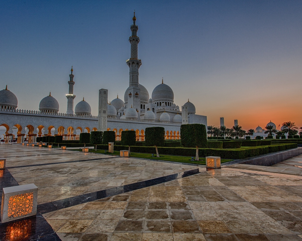 Das Sheikh Zayed Grand Mosque in Abu Dhabi Wallpaper 1280x1024