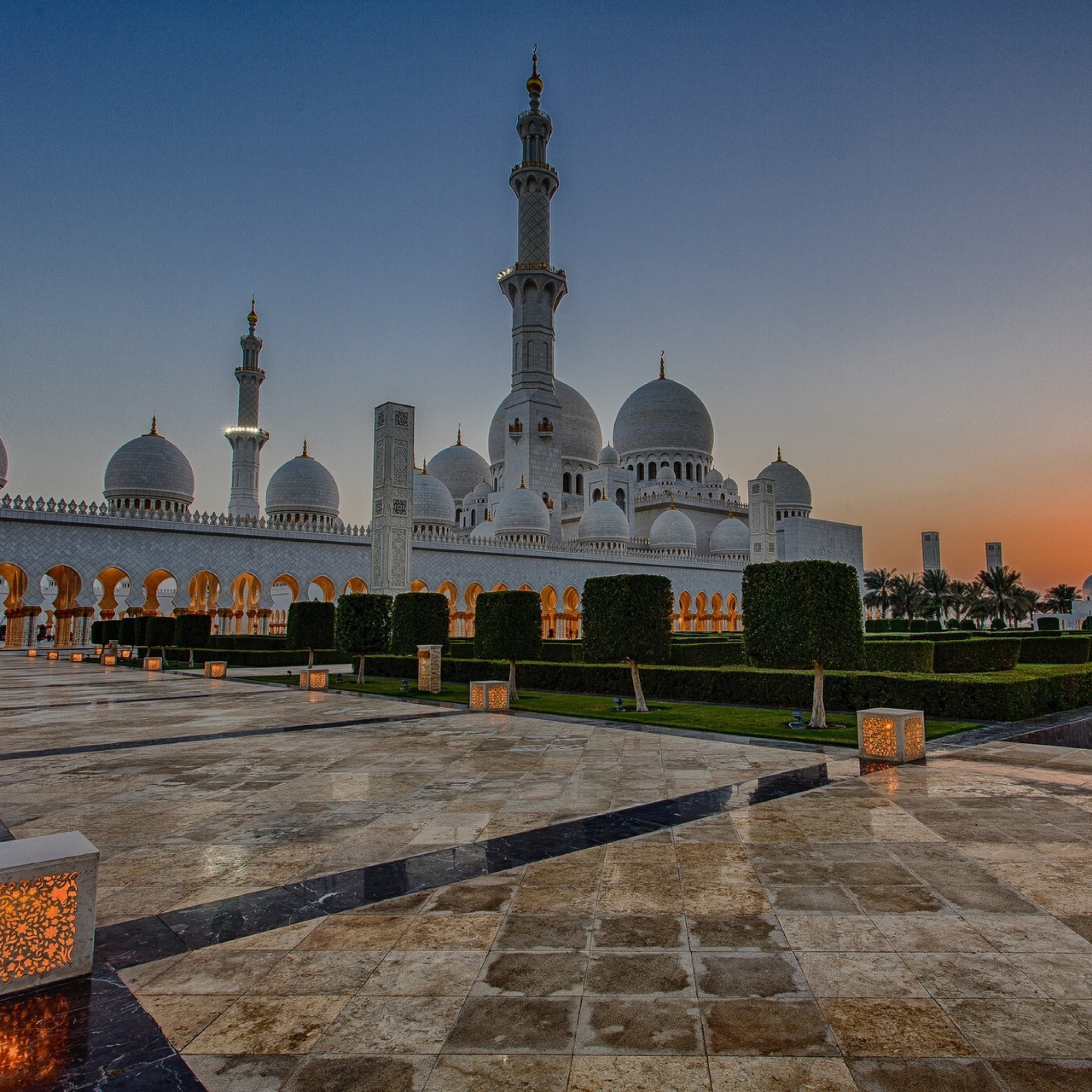 Обои Sheikh Zayed Grand Mosque in Abu Dhabi 2048x2048