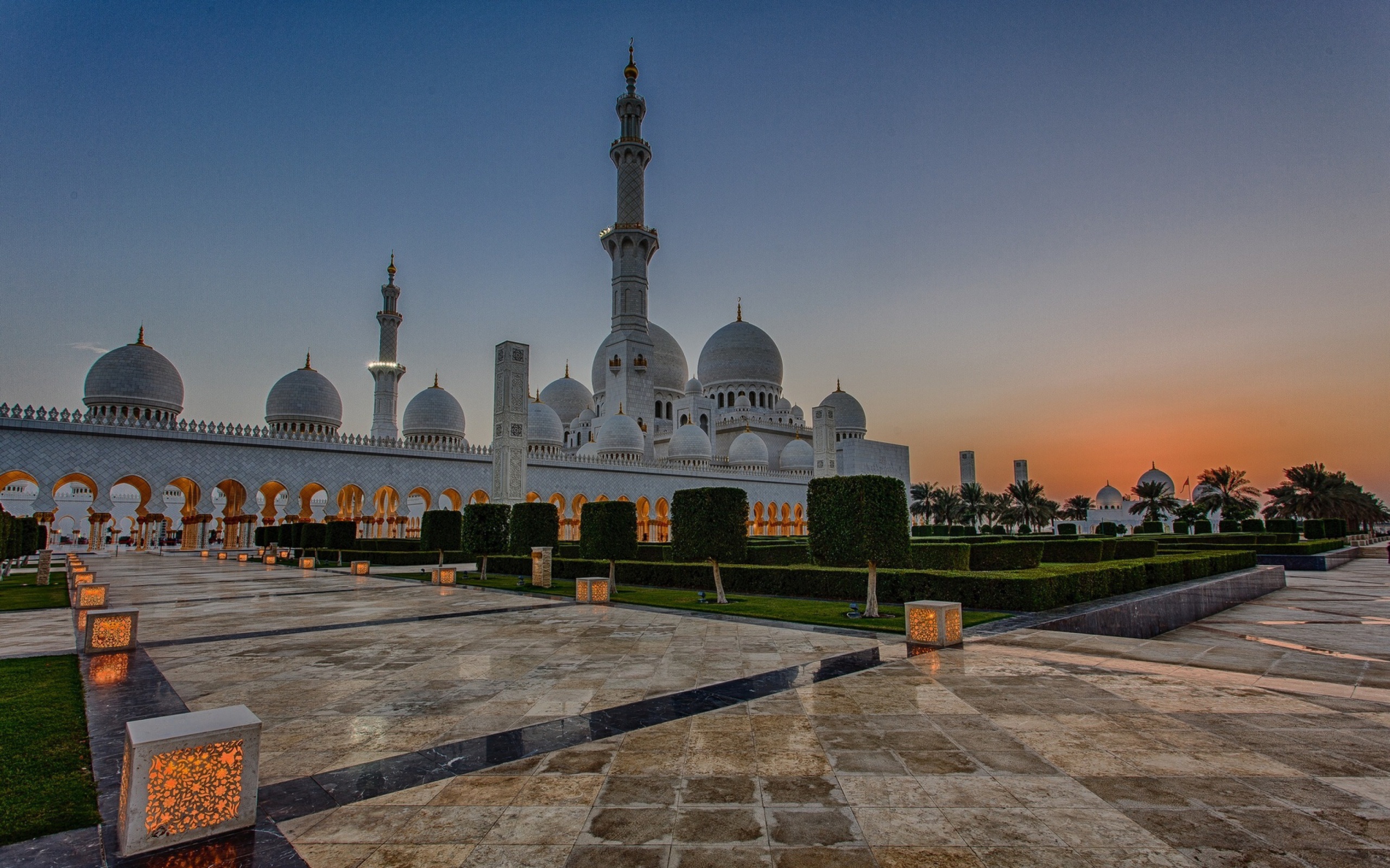 Das Sheikh Zayed Grand Mosque in Abu Dhabi Wallpaper 2560x1600