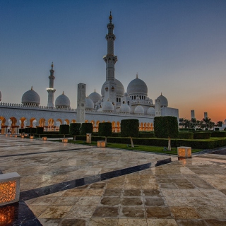 Sheikh Zayed Grand Mosque in Abu Dhabi Background for iPad 3