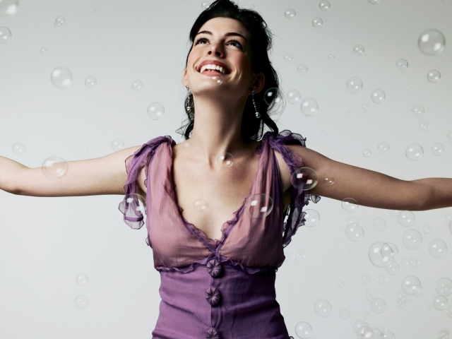 Anne Hathaway wallpaper 640x480