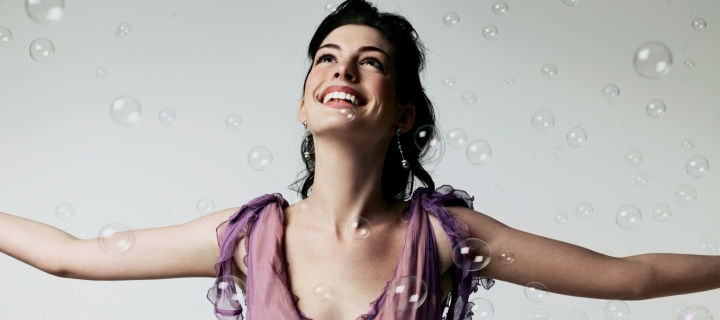 Anne Hathaway wallpaper 720x320