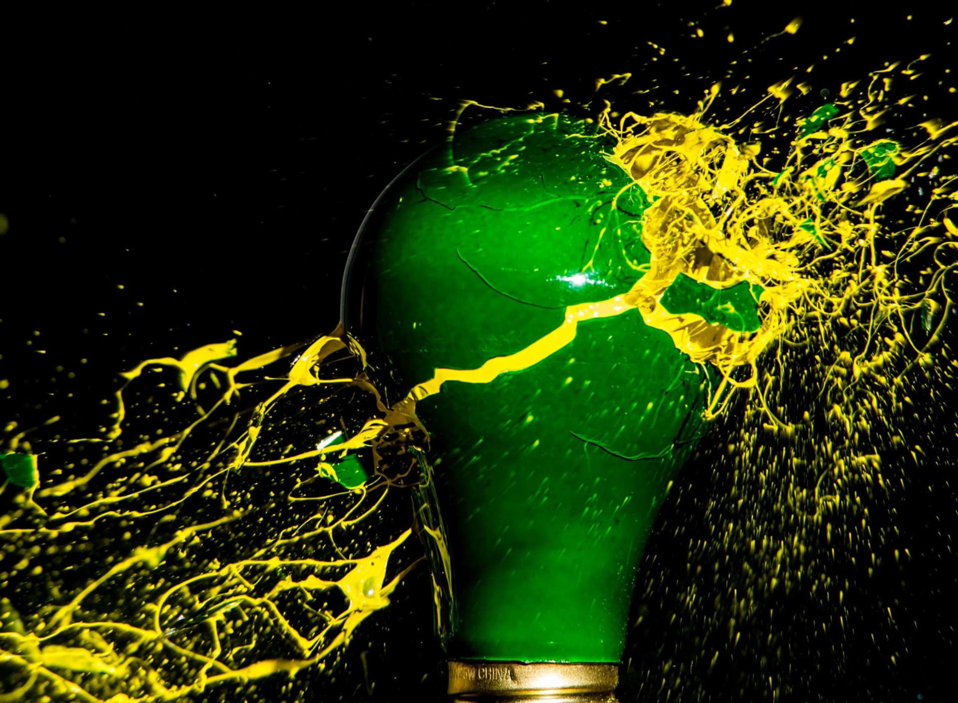 Fondo de pantalla Bulb Explosion 1920x1408